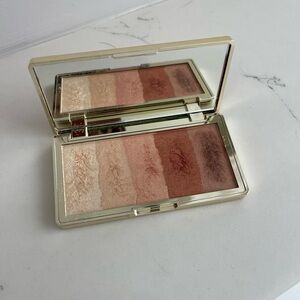Touch In Sol Glowdient Makeup